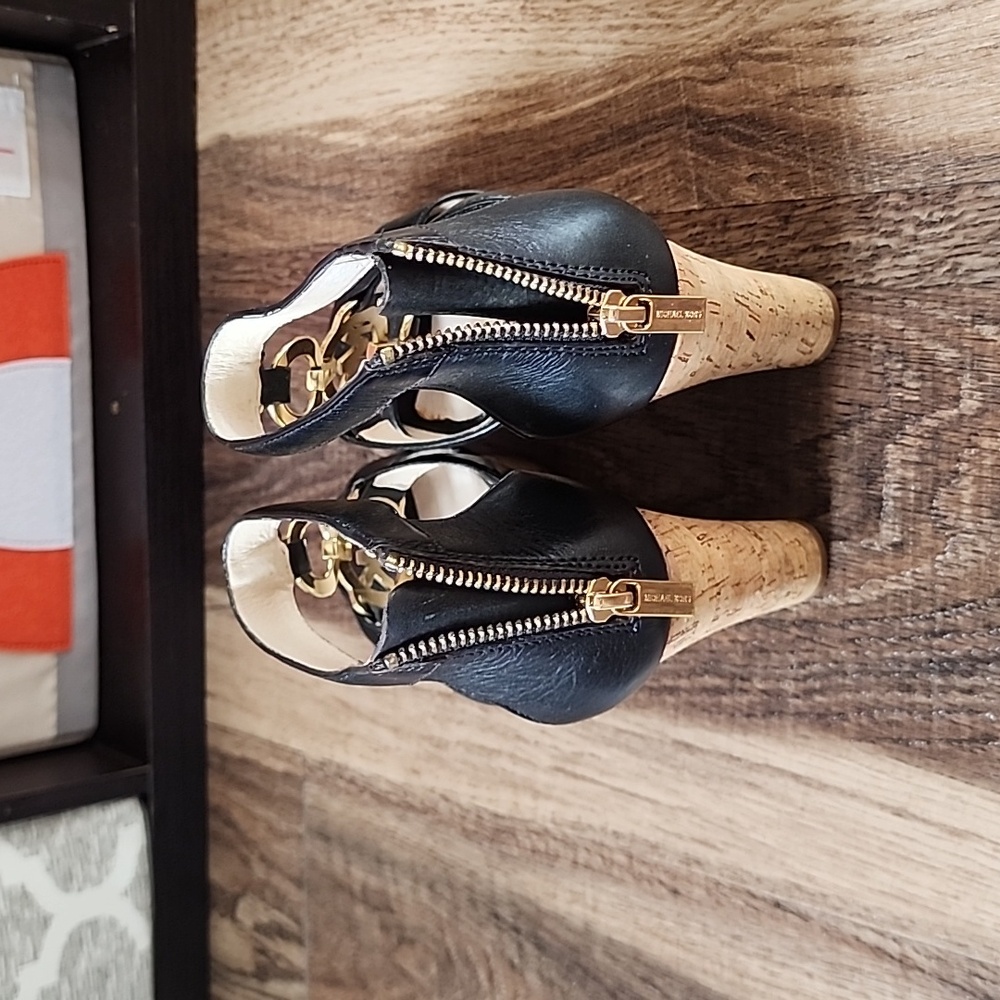 Shoes - Picture 2 of 3
